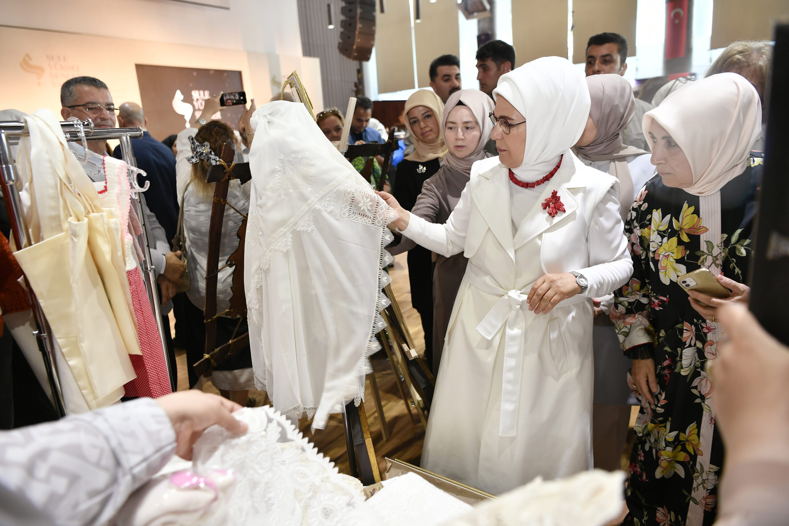 Deprem Bölgesi Gönülden Gönüle Kardeşlik Köprüsü - Hayır Çarşısı