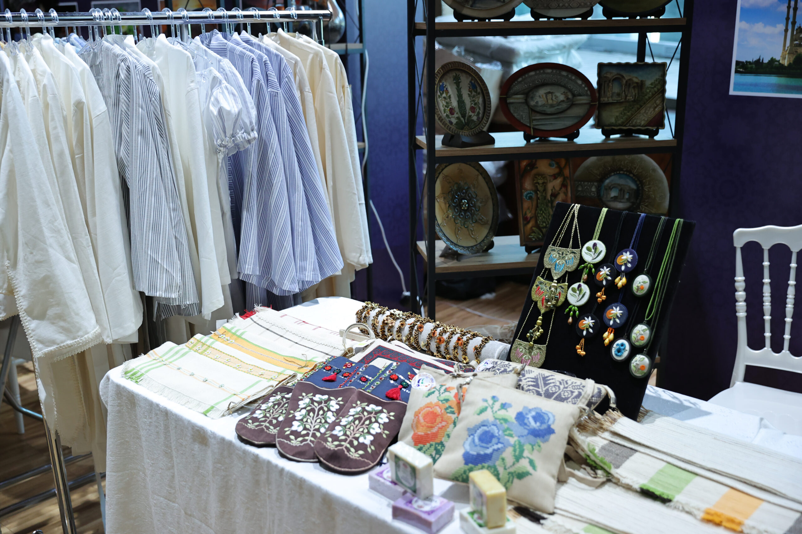 Deprem Bölgesi Gönülden Gönüle Kardeşlik Köprüsü - Hayır Çarşısı