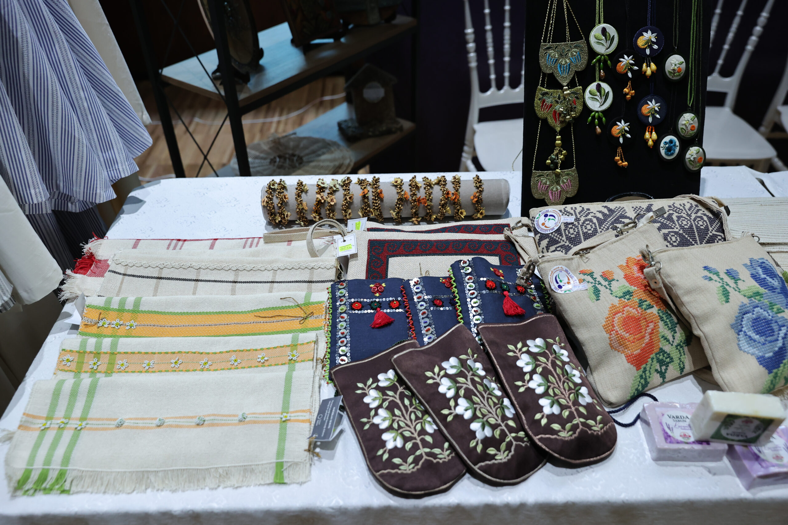 Deprem Bölgesi Gönülden Gönüle Kardeşlik Köprüsü - Hayır Çarşısı