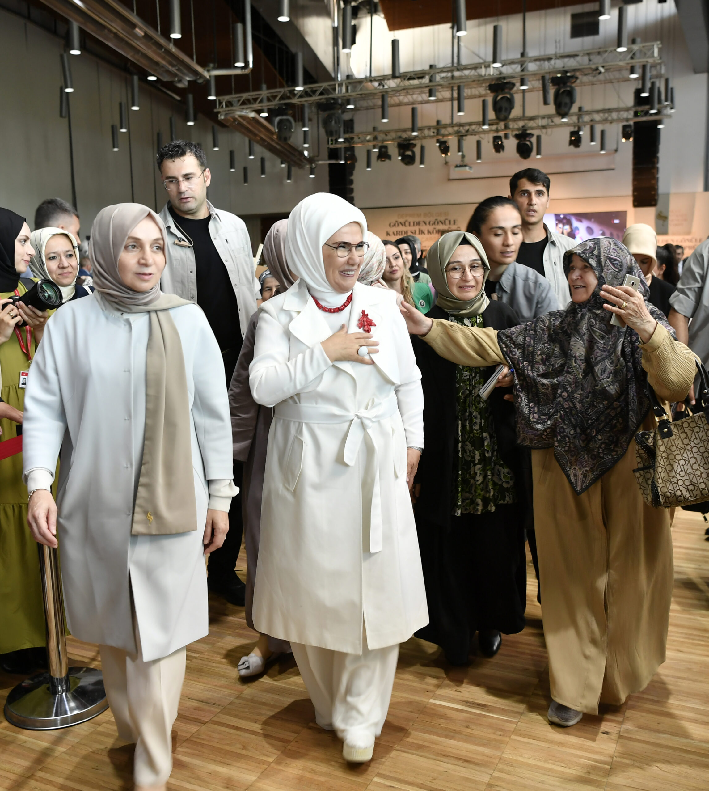 Deprem Bölgesi Gönülden Gönüle Kardeşlik Köprüsü - Hayır Çarşısı