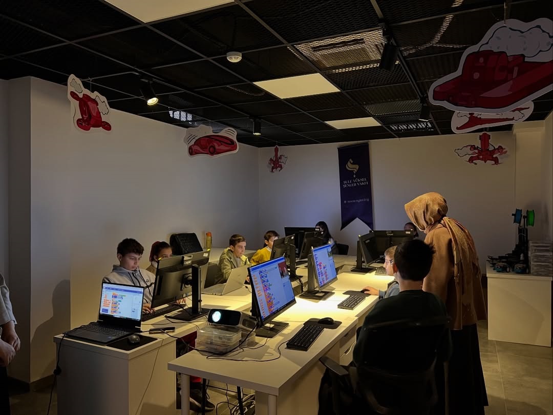 Şule Yüksel Şenler Vakfı Robotik Kodlama Eğitimi