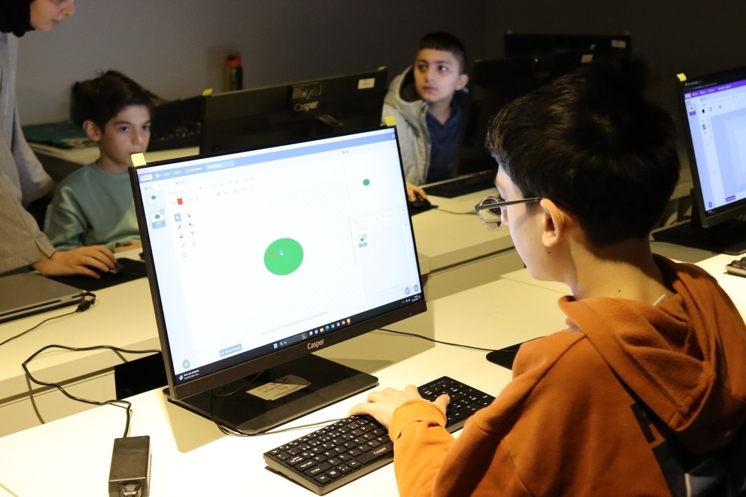 Şule Yüksel Şenler Vakfı Robotik Kodlama Eğitimi